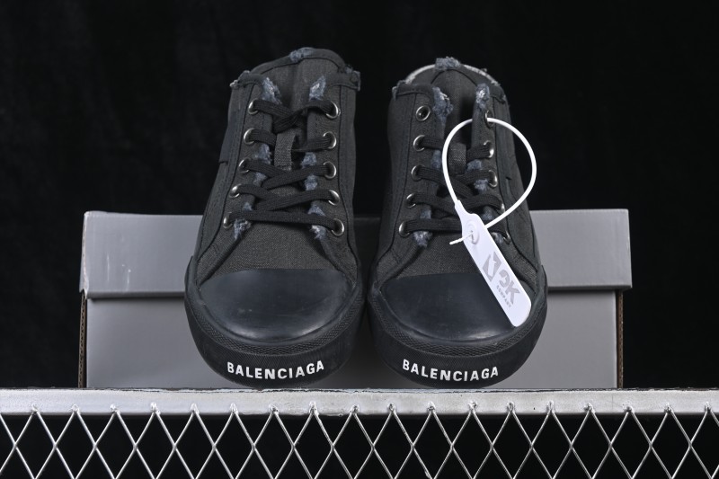 Balenciaga Paris Low Distressed Lace-Up Semi-Slip Fashion Sneakers - W3RC11090